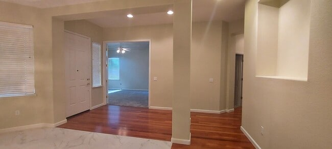 Building Photo - Gated: Single Story Heritage Oaks 3 Bedroom Plus Office/Den 3 Car Garage with lots of built in fo...