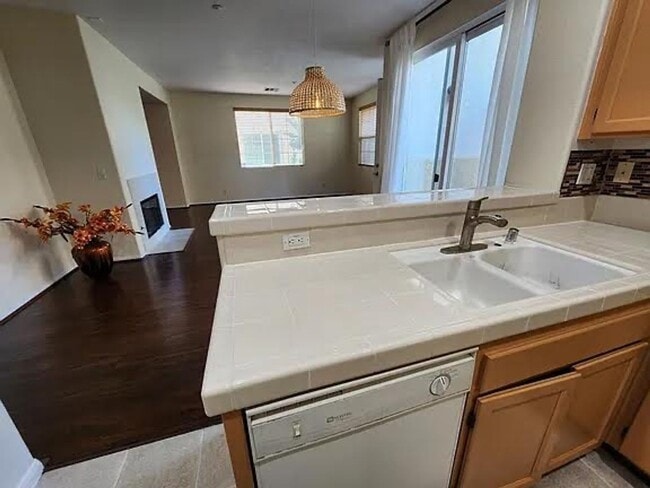 Building Photo - Updated with Pool, 3 Bd 2.5 Ba Chula Vista...