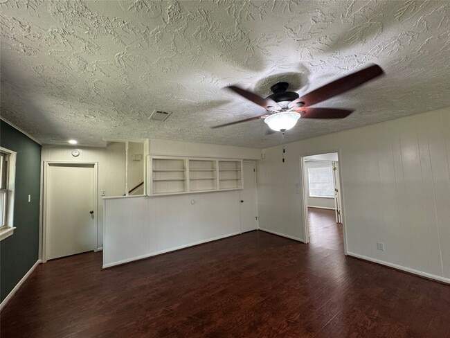 Building Photo - 122 Camellia St