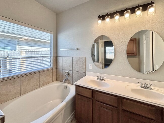 Building Photo - Beautiful One Story Home