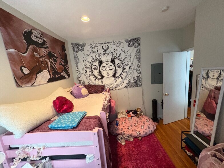 Building Photo - 73 Westland Ave