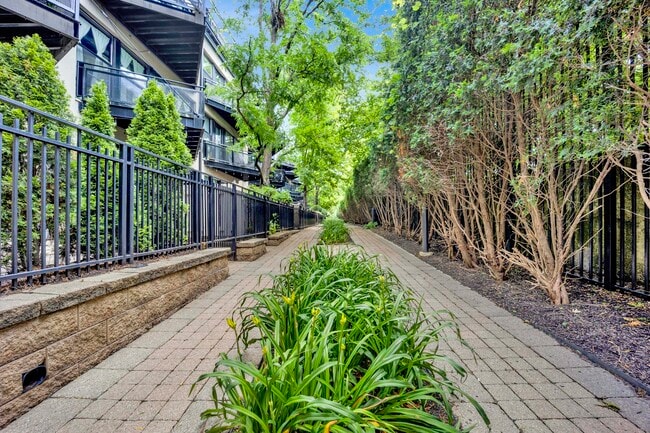 Building Photo - 1111 W 15th St