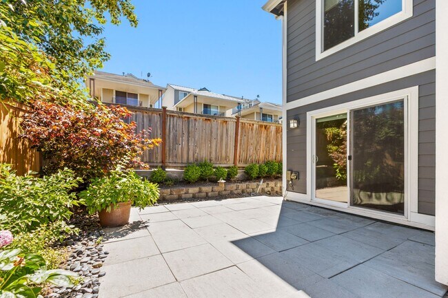Building Photo - 3Bd/3Ba Seattle House
