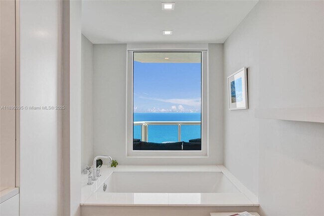 Building Photo - 17875 Collins Ave