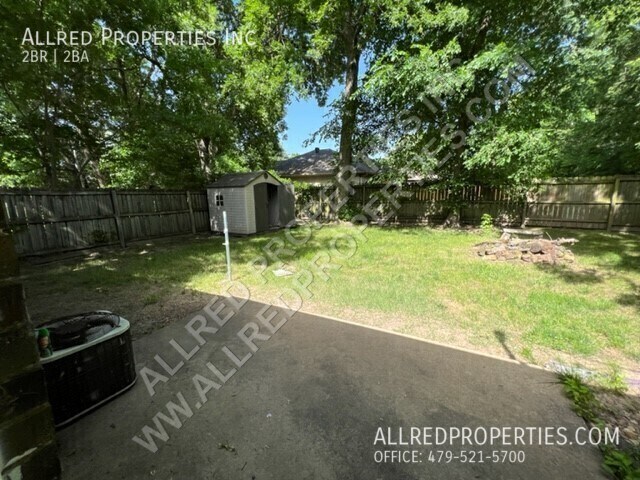 Building Photo - 1704 N Lewis Ave