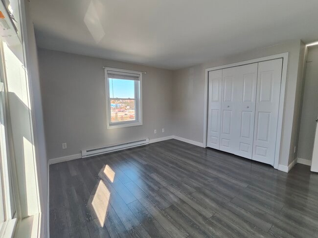 Building Photo - 172 Perry Ave