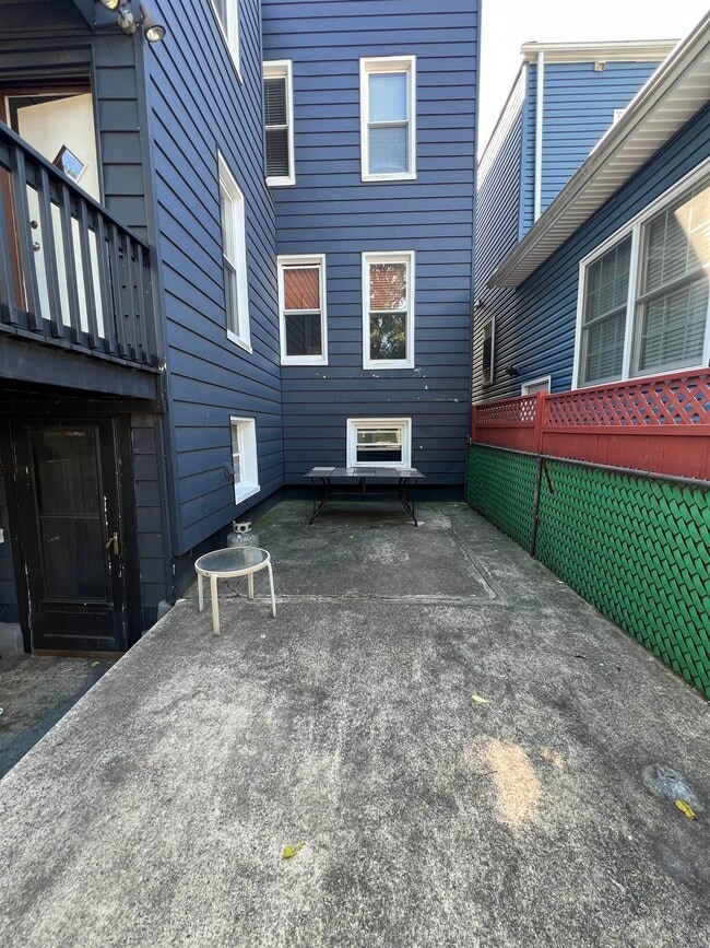 Building Photo - 214 North St