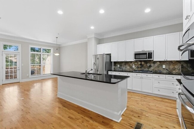 Building Photo - 1664 Mosaic Way