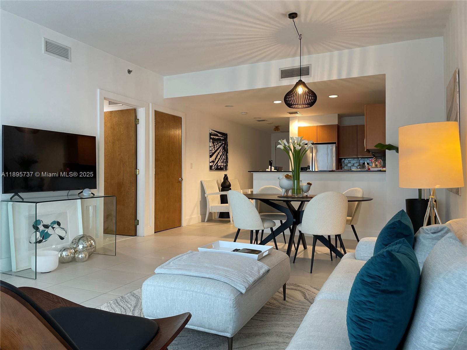 Building Photo - 1060 Brickell Ave