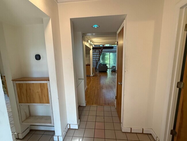 Building Photo - 1828 S Magnolia Dr