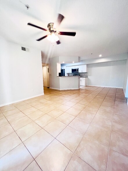 Building Photo - 713 Crest Pines Dr