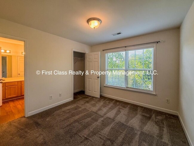 Building Photo - 710 Tavern Ct