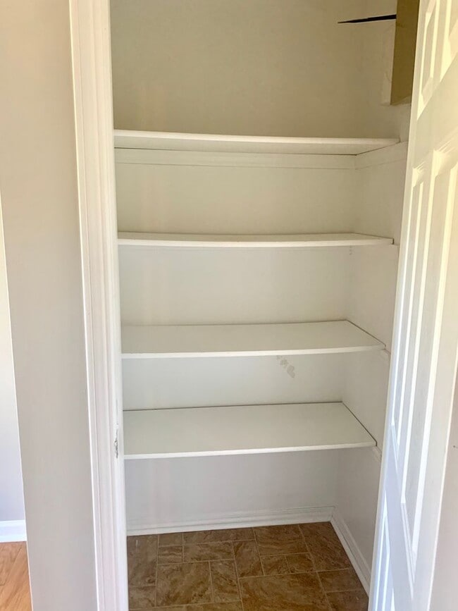 Building Photo - NEWLY Renovated 3 BED/2 BA Home!