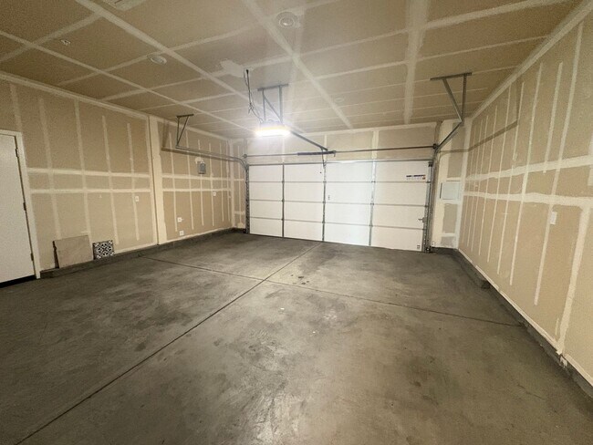 Building Photo - Beautiful 4 Bedroom 3 Full bath House with Solar in Gated Antioch Community