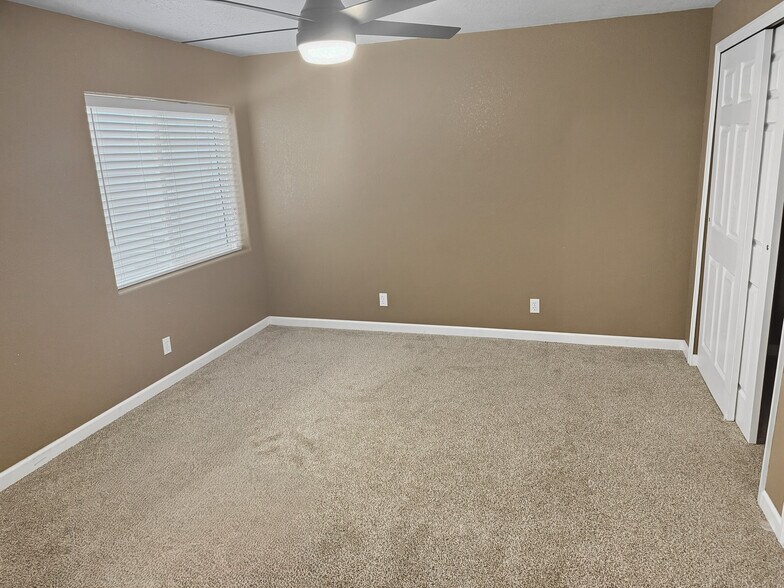 Building Photo - 2060 Pinyon Jay Dr