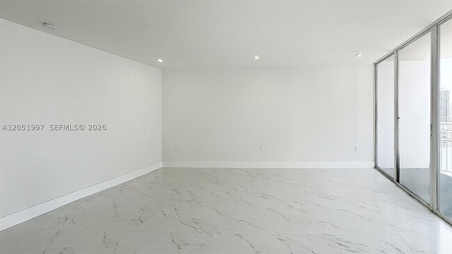 Building Photo - 18061 Biscayne Blvd