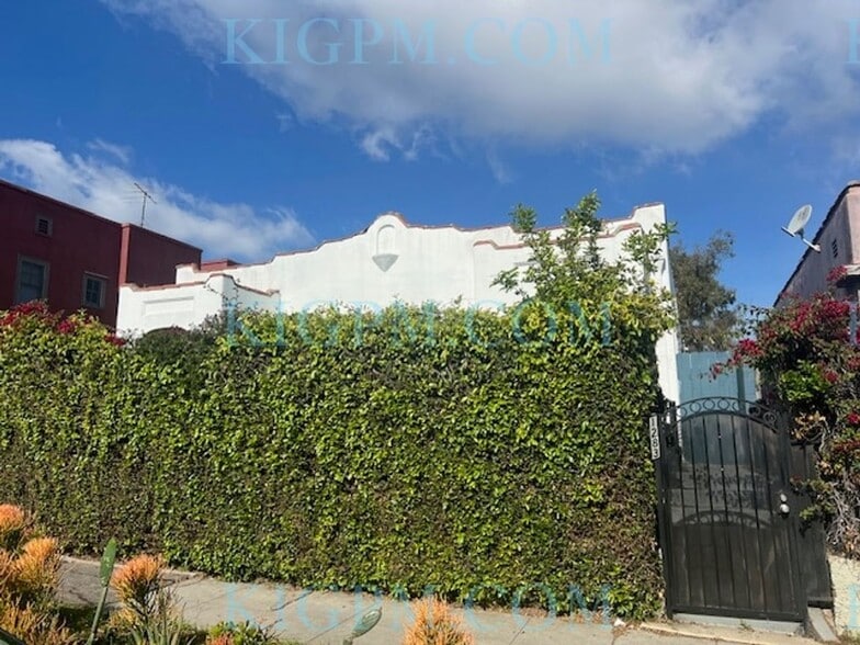 Primary Photo - 2-Bedroom Duplex in Prime Mid-Wilshire Area!