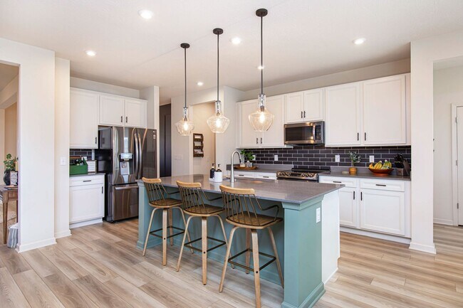 Building Photo - 6787 Oakcrest Dr