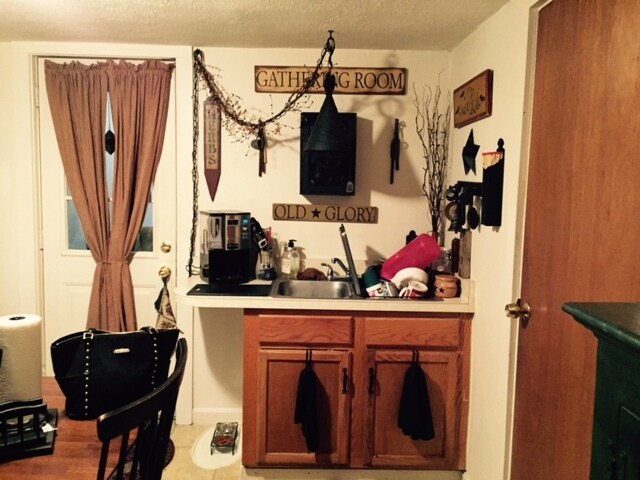 Building Photo - 94 N Maple St