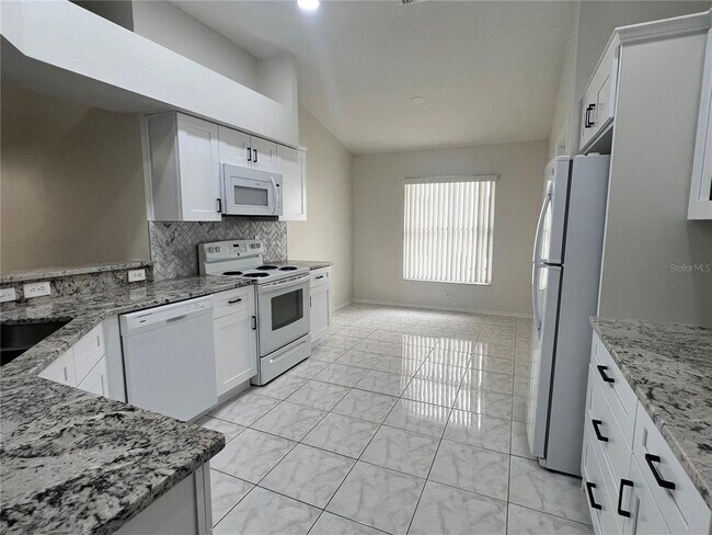 Building Photo - 526 Cypress View Dr