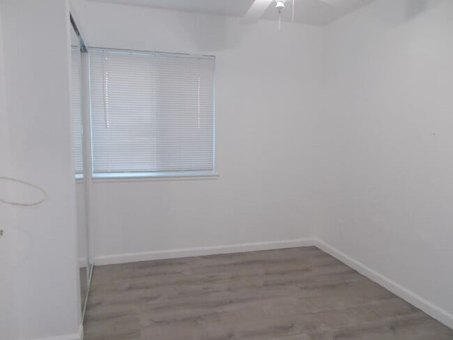 Building Photo - 6208 Ilanos Ln