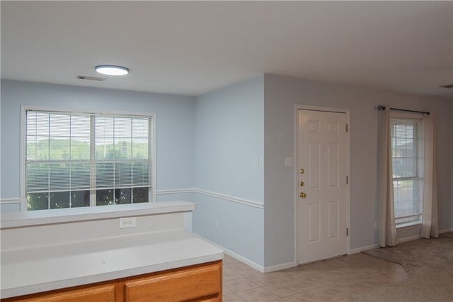 Building Photo - 1735 Rock Hollow Loop