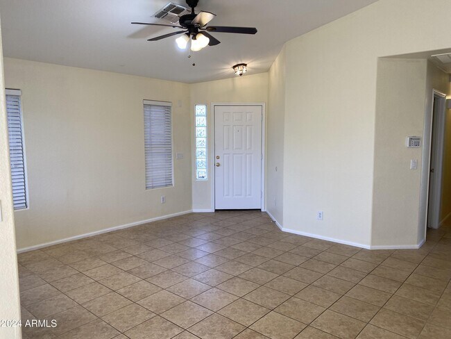 Building Photo - 11519 E Persimmon Ave