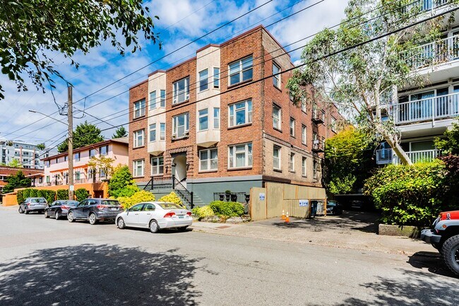 Building Photo - Carlyle Apartments