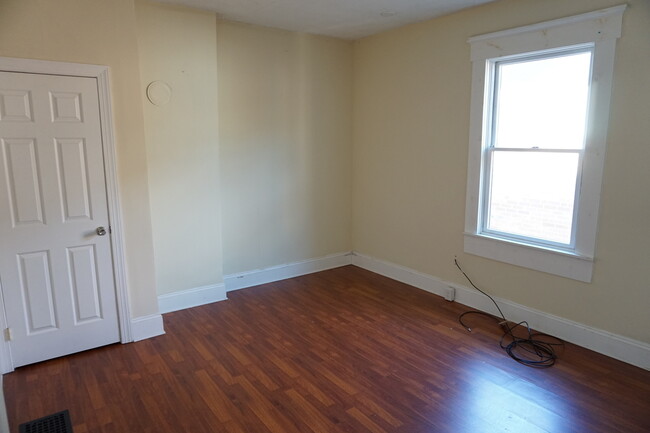 Building Photo - 6 Bedroom 3 full bath House