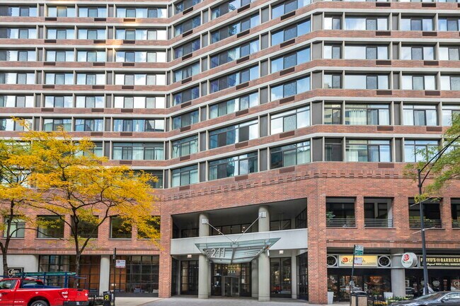 Primary Photo - 211 E Ohio St