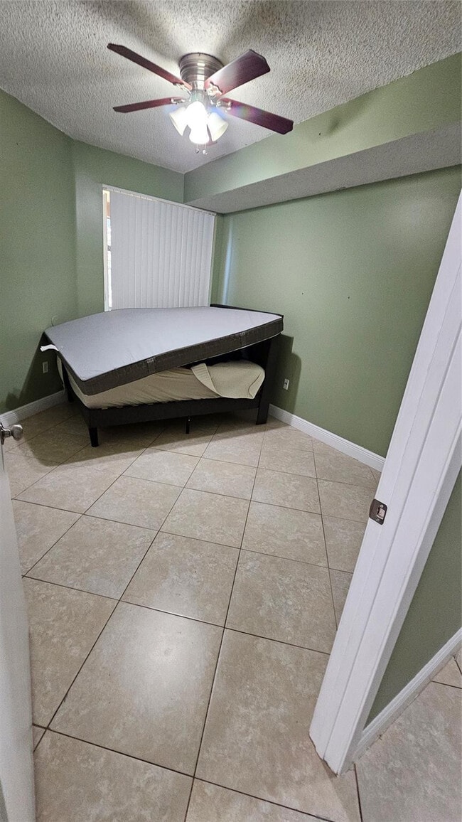 Building Photo - 6960 SW 39th St