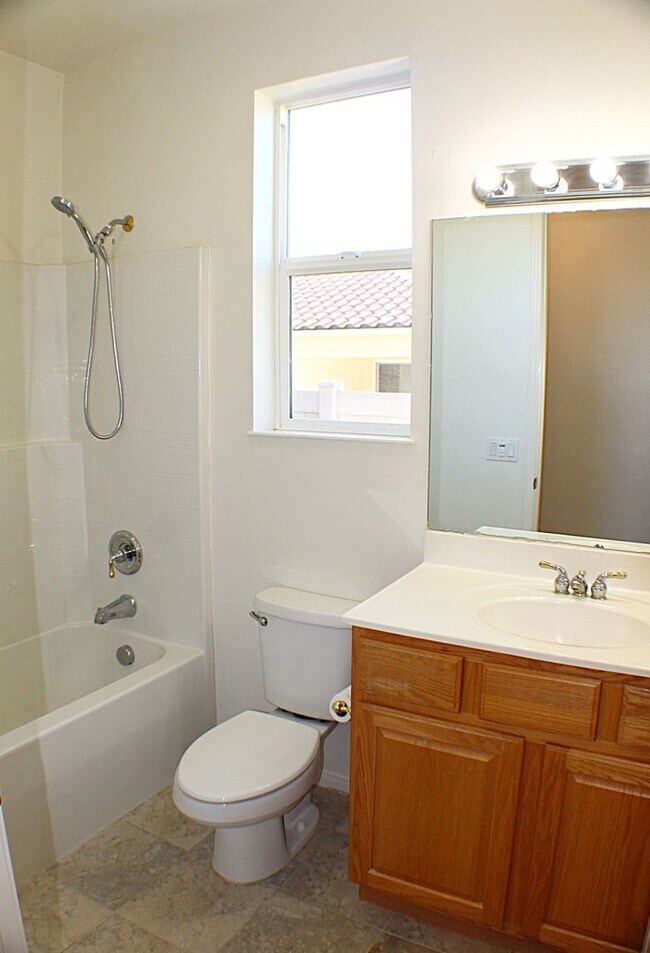 Building Photo - Resort Style Living In Lovely Solera Oaks