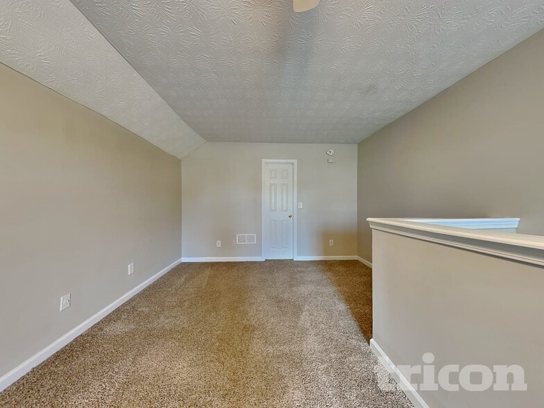 Building Photo - 225 Nina Cir