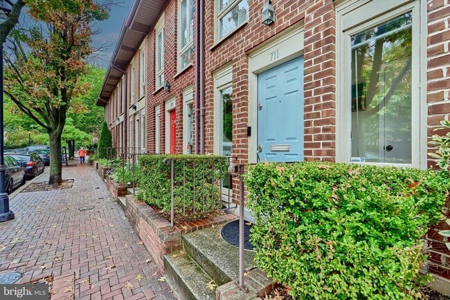 Building Photo - 711 S Hanover St