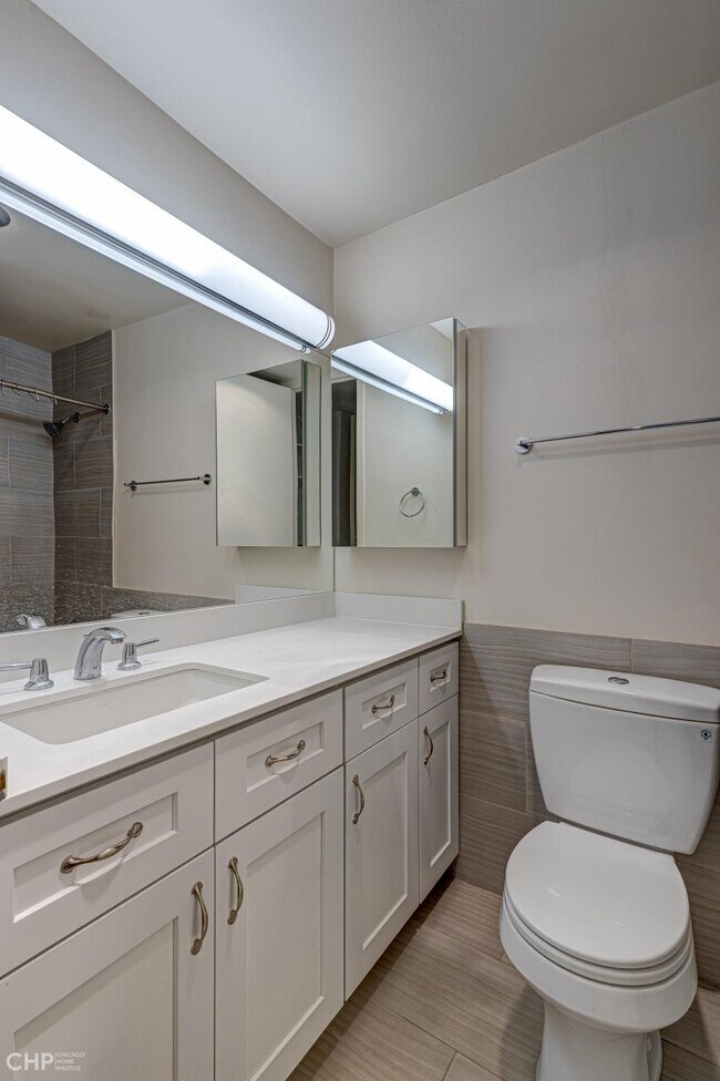 Building Photo - 0 bedroom in Chicago IL 60614