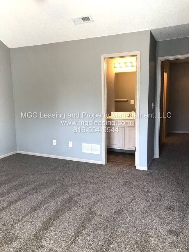 Building Photo - 811 Garden Way