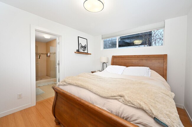 Building Photo - 3-Story Ballard Home - In Unit Washer/Dryer, Rooftop Deck