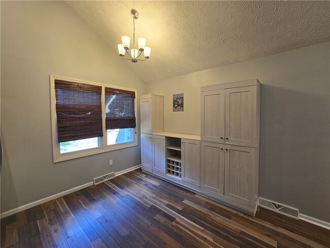 Building Photo - 9 Hepatica Ln