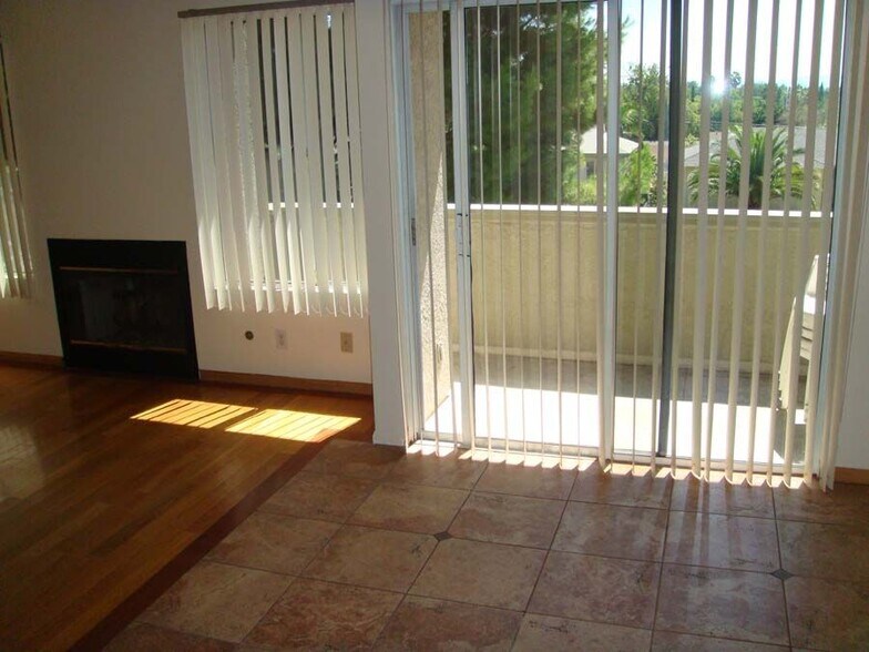 Building Photo - 15790 Midwood Dr