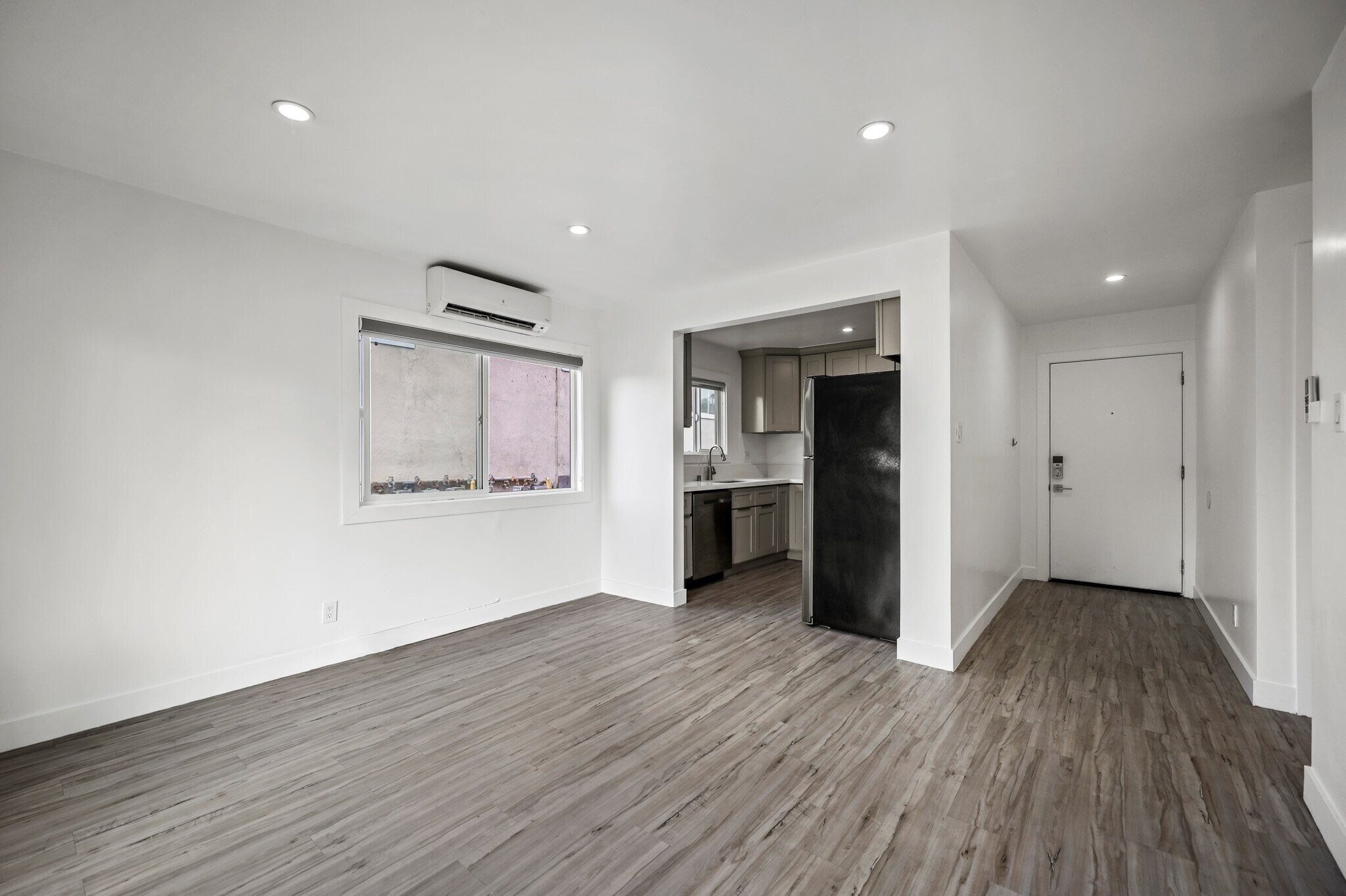 Building Photo - 1101 N Flower St