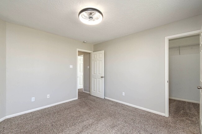 Building Photo - 245 Lake Estates Dr