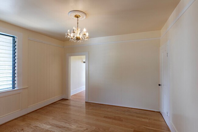 Building Photo - 214 W Ortega St