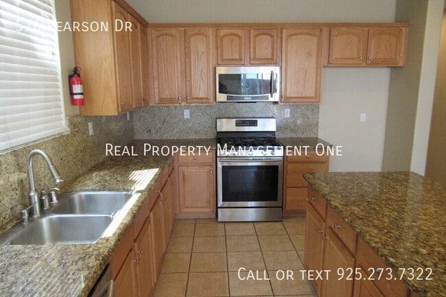 Building Photo - 576 Pearson Dr
