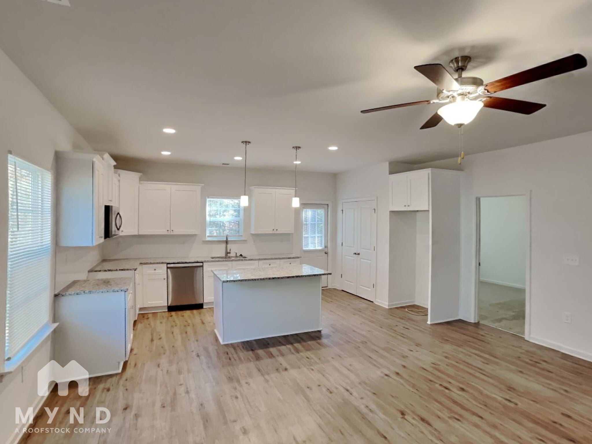 Building Photo - 203 S Skyland Dr