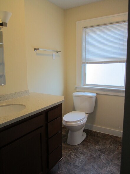 Building Photo - 2444 Deming Ave