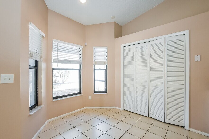 Building Photo - 1501 Woodfield Oaks Dr