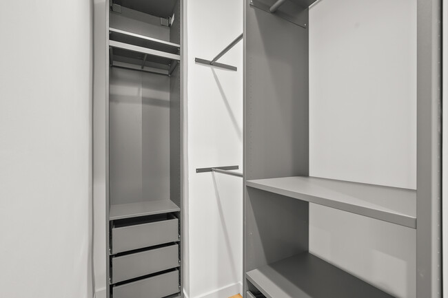 Walk-in Closet - 2215 6th St