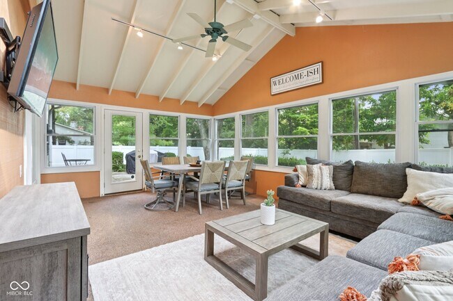 Building Photo - 521 Thornberry Dr