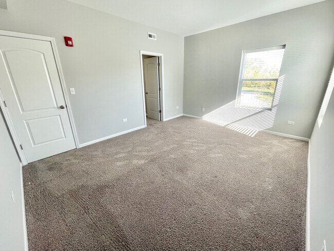 Building Photo - 809 E Main St