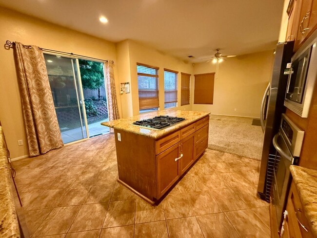 Building Photo - Scripps 3br plus loft garage yard granite kitchen TEXT 858-774-1574